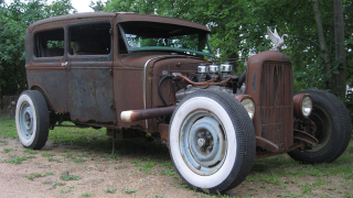 Illustration for article titled Video of rat rod doing donuts in the snow is an oddly effective selling technique